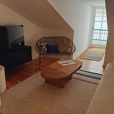 New Sophisticated Penthouse For Up To 10 Guests リスボン